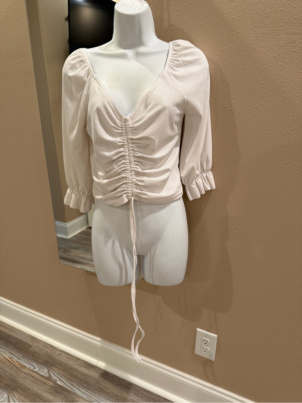 Source Unknown Cream Ruched V‑Neck Tie-Front Blouse
